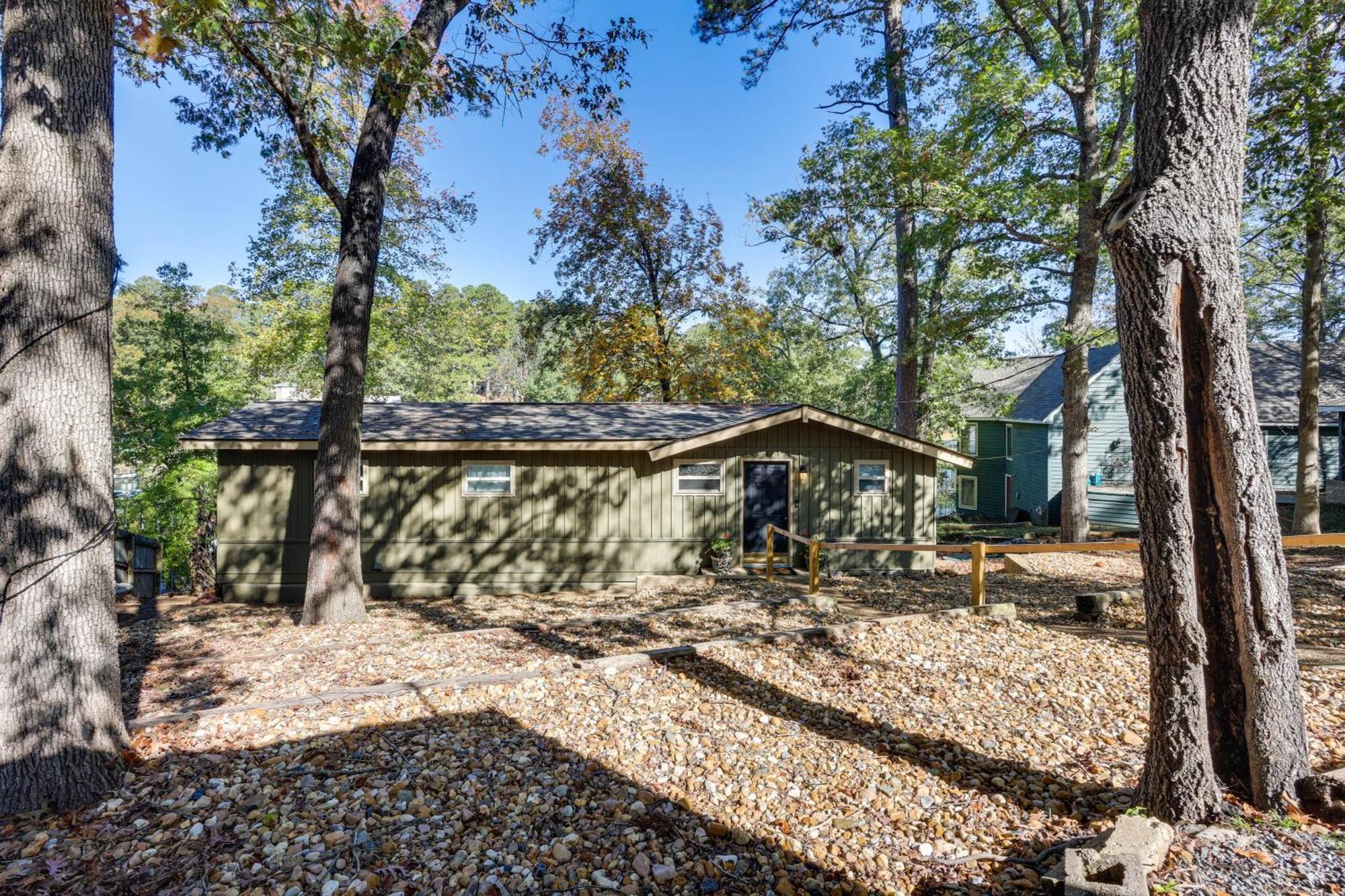 Holiday home Lakefront Vacation With Dock