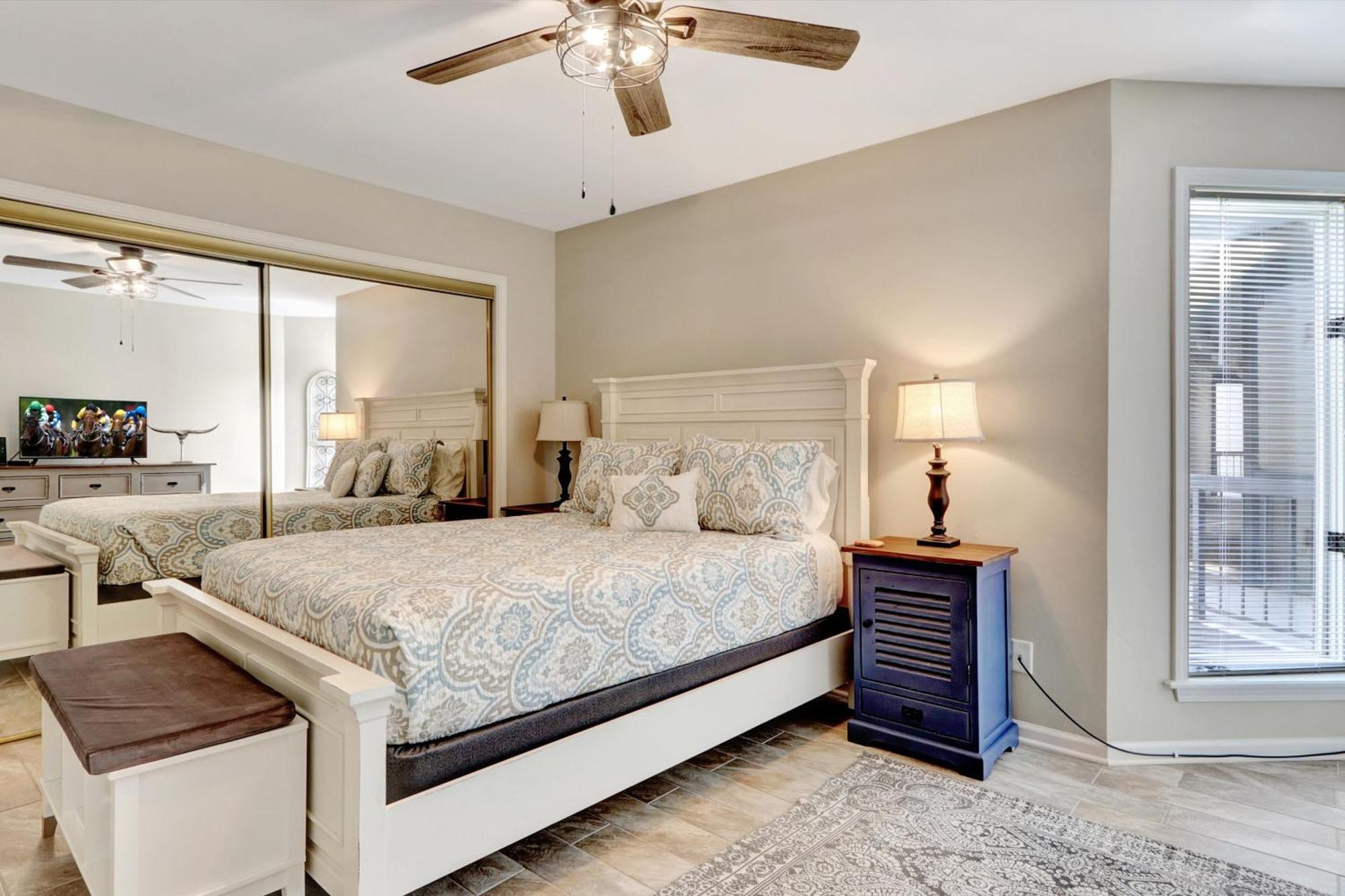 Apartment Lakefront With Pool Access!