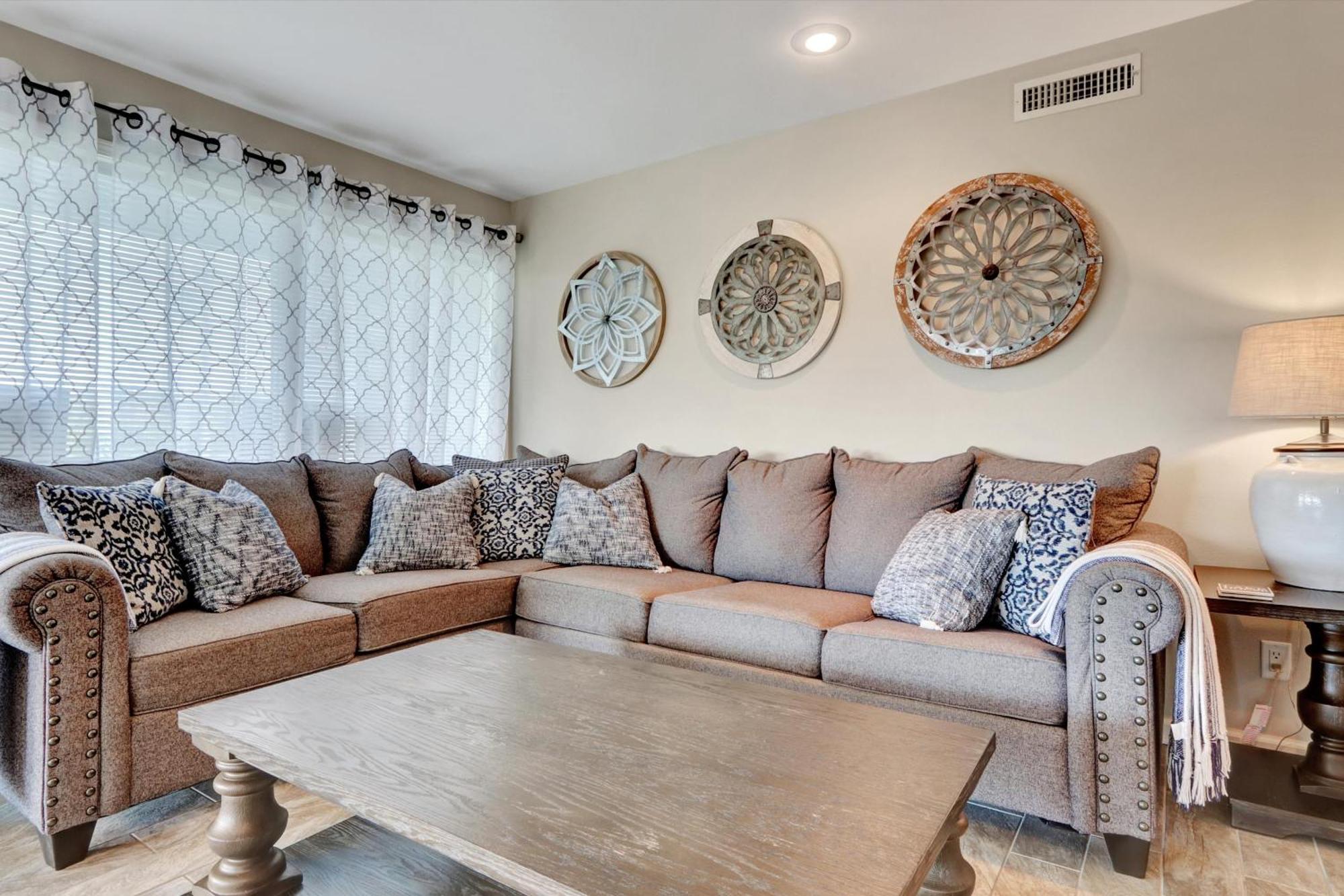 Apartment Lakefront With Pool Access! *
