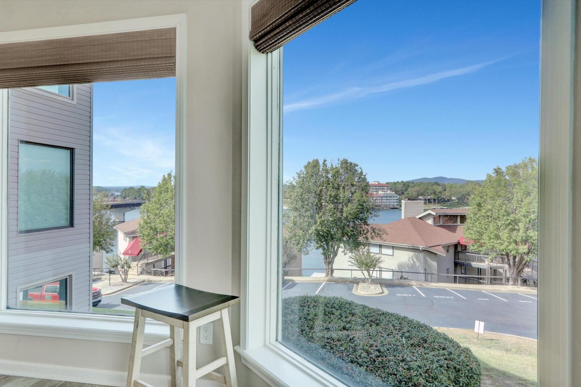 Lakefront With Pool Access! *