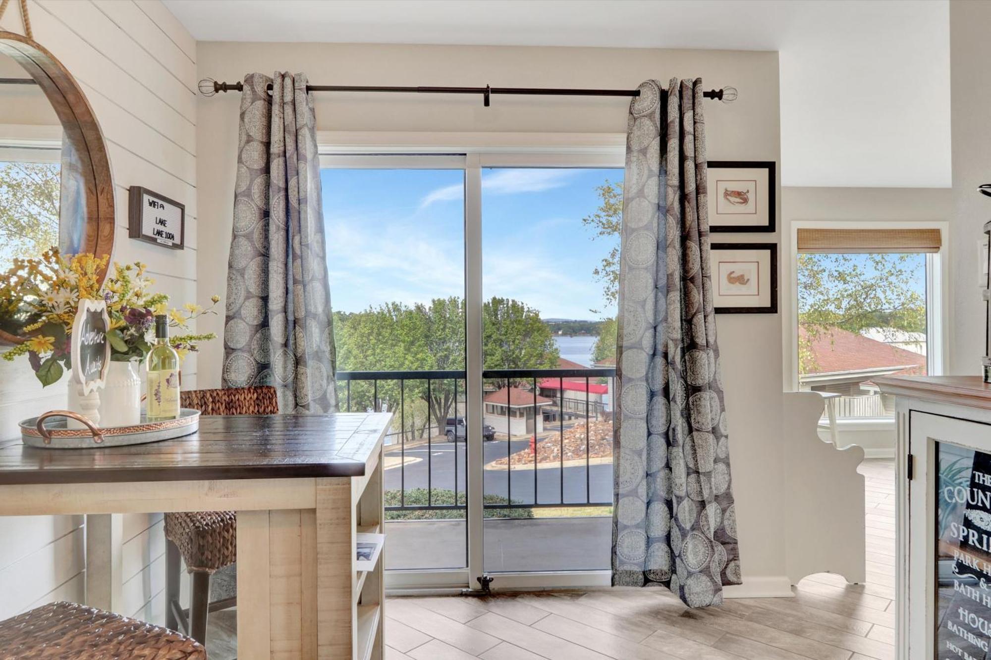 Lakefront With Pool Access!