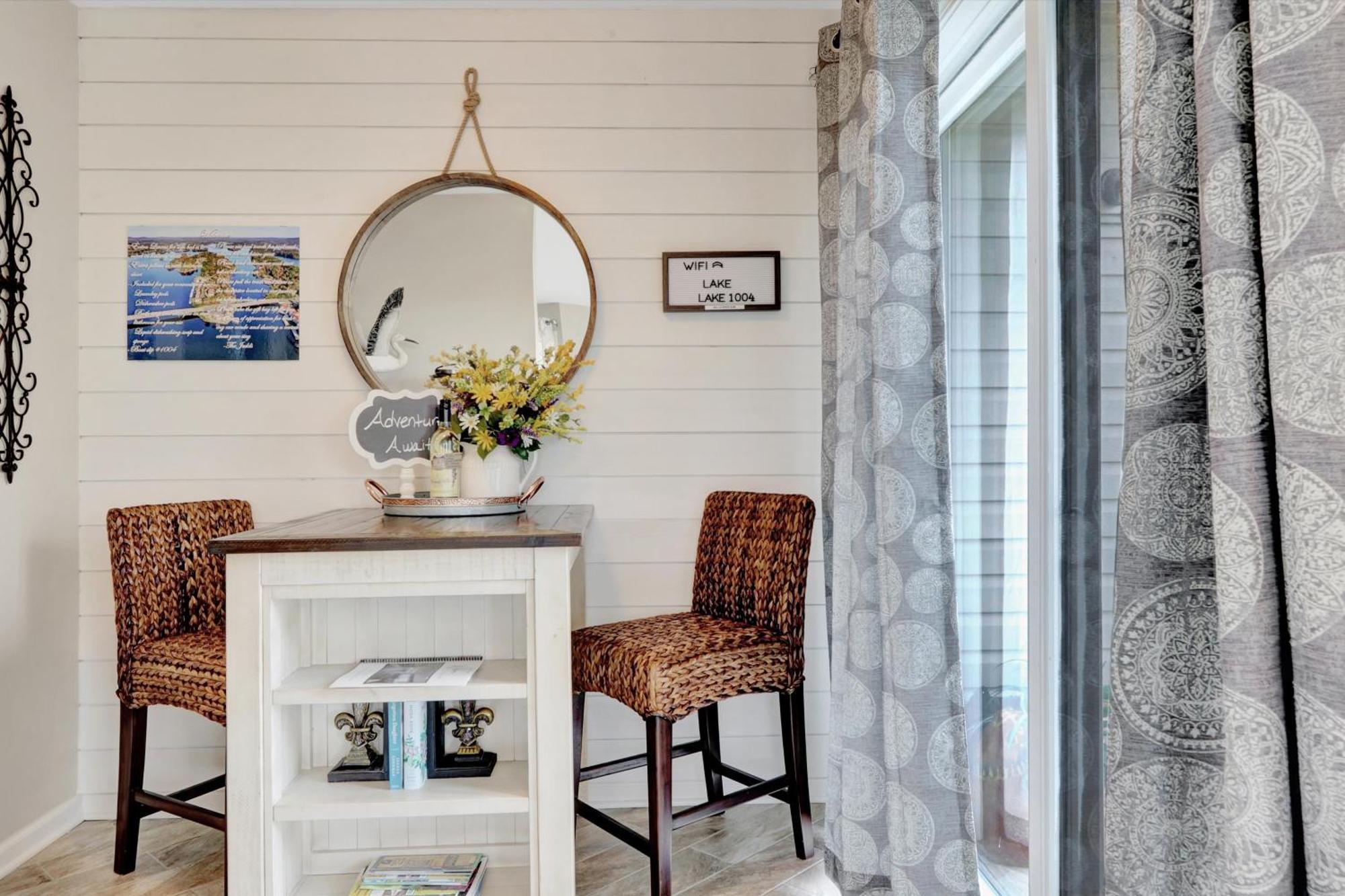 Lakefront With Pool Access!
