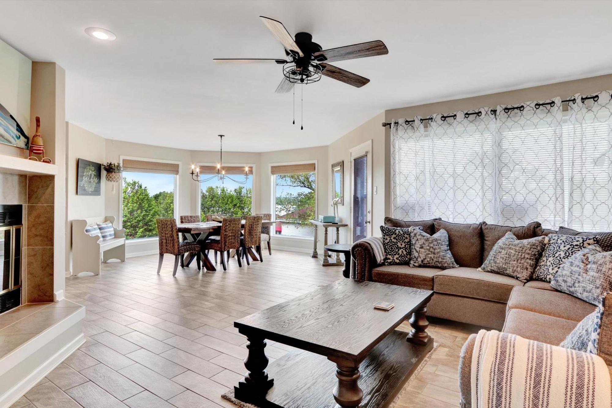Apartment Lakefront With Pool Access! Hot Springs