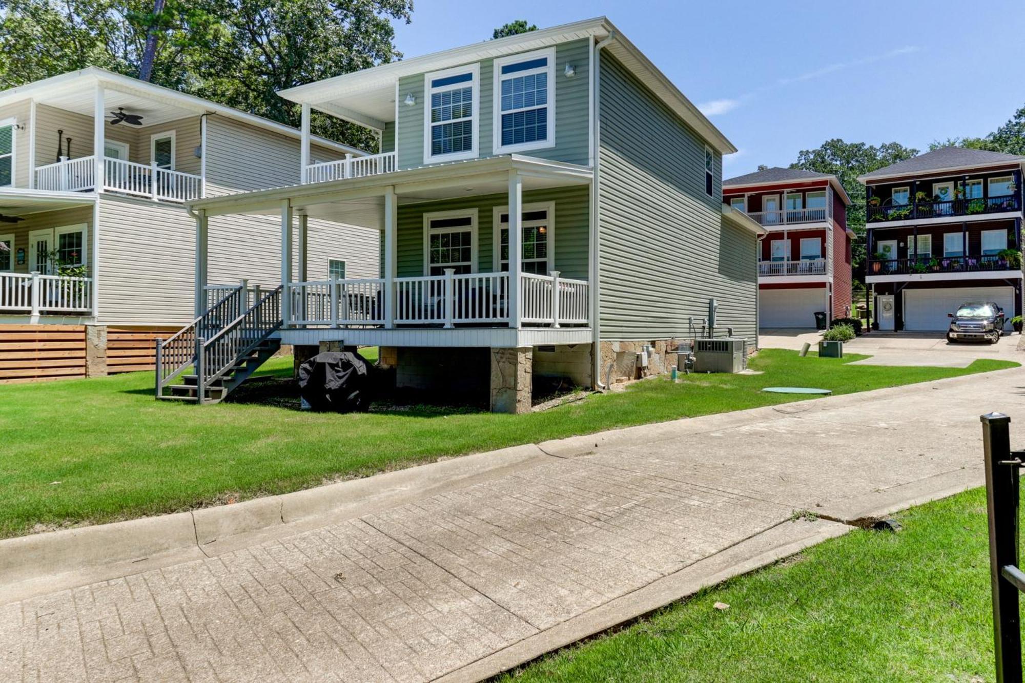 Getaway With Boat Ramp On Hamilton
