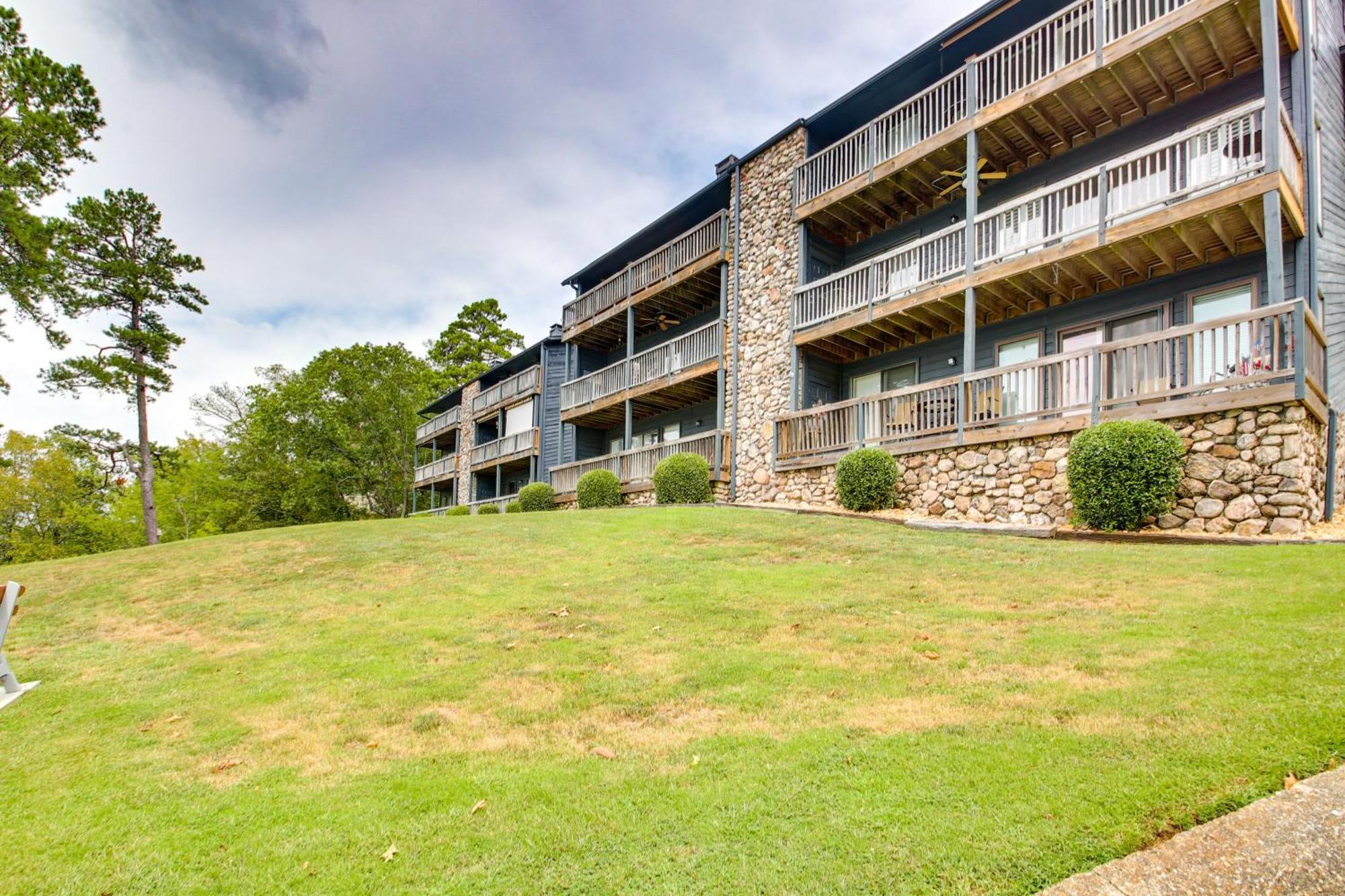 Waterfront 5 Mi To Casino! Apartment Hot Springs