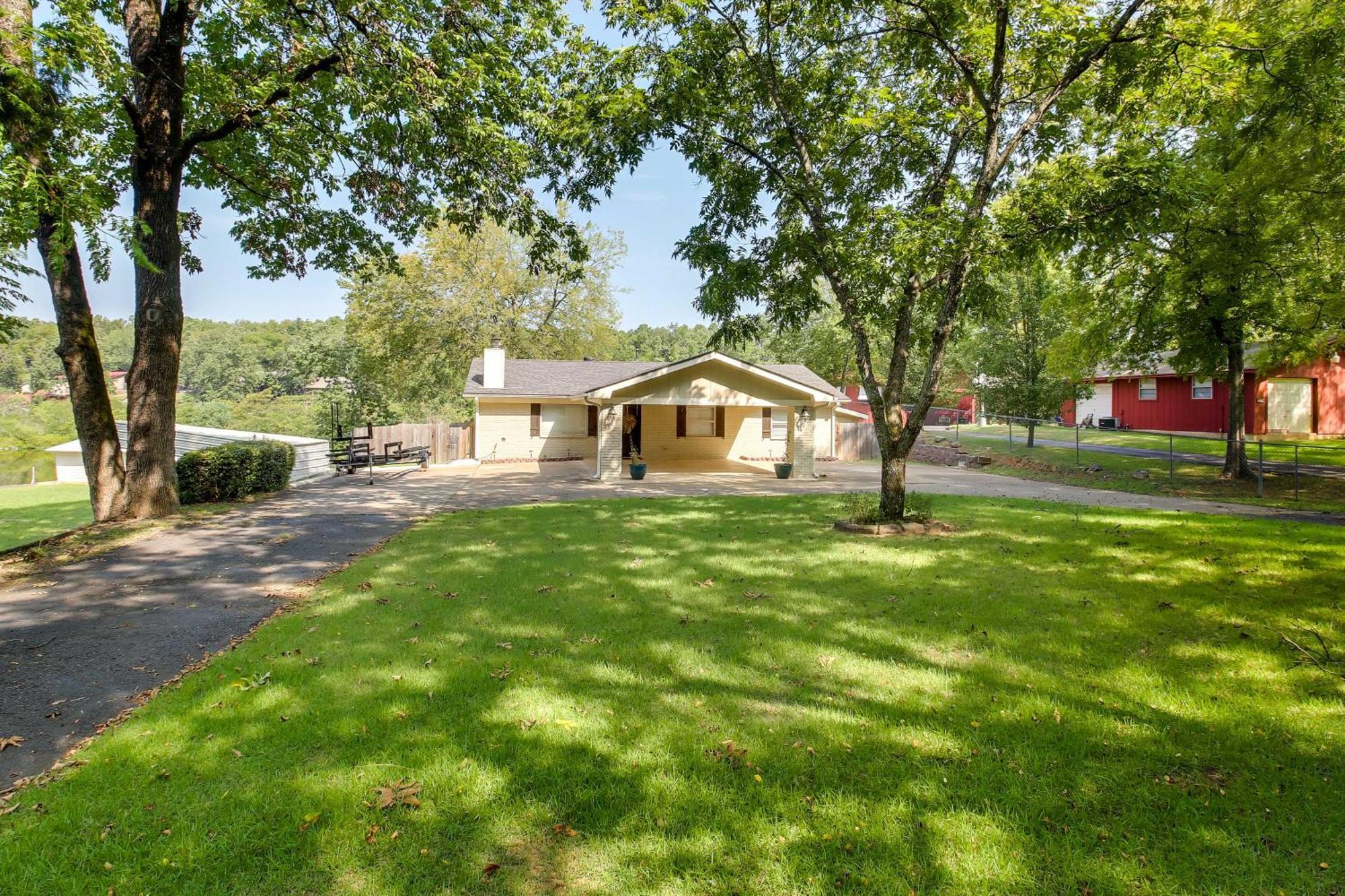 Lakefront Haven Near Oaklawn And Casino Resort! Casa de férias Hot Springs