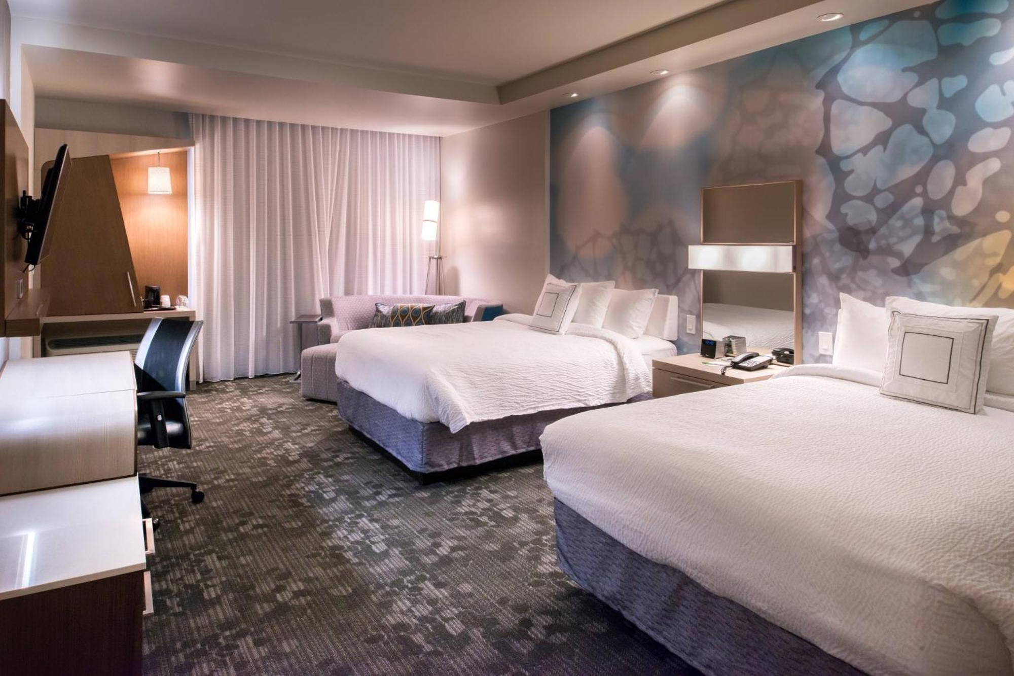 Courtyard By Marriott Hotel