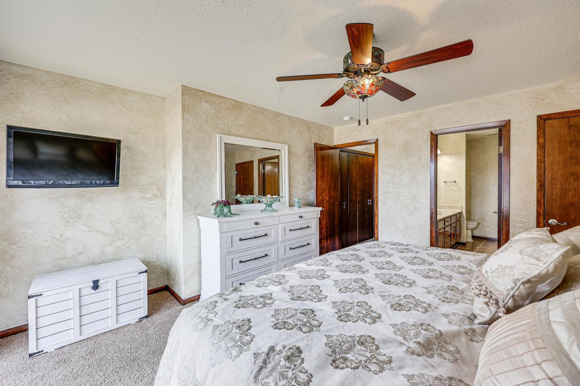 About 7 Mi To Bathhouse Row! Apartment *