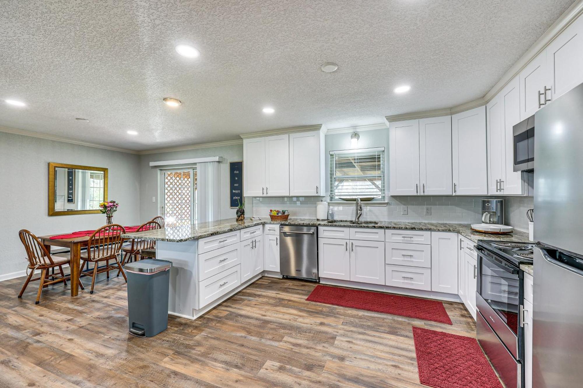 Charming Near Hamilton!