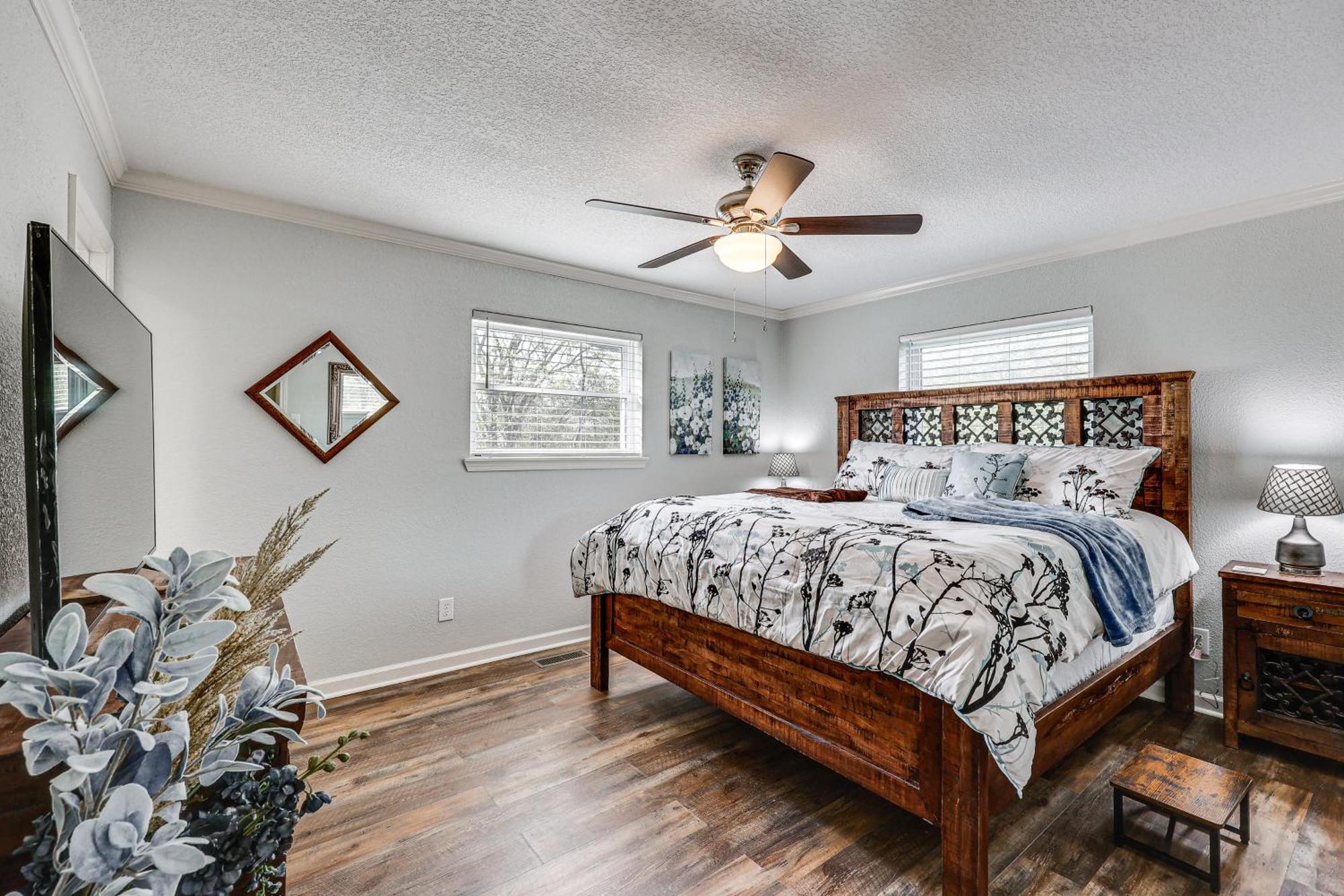 Charming Near Hamilton! *