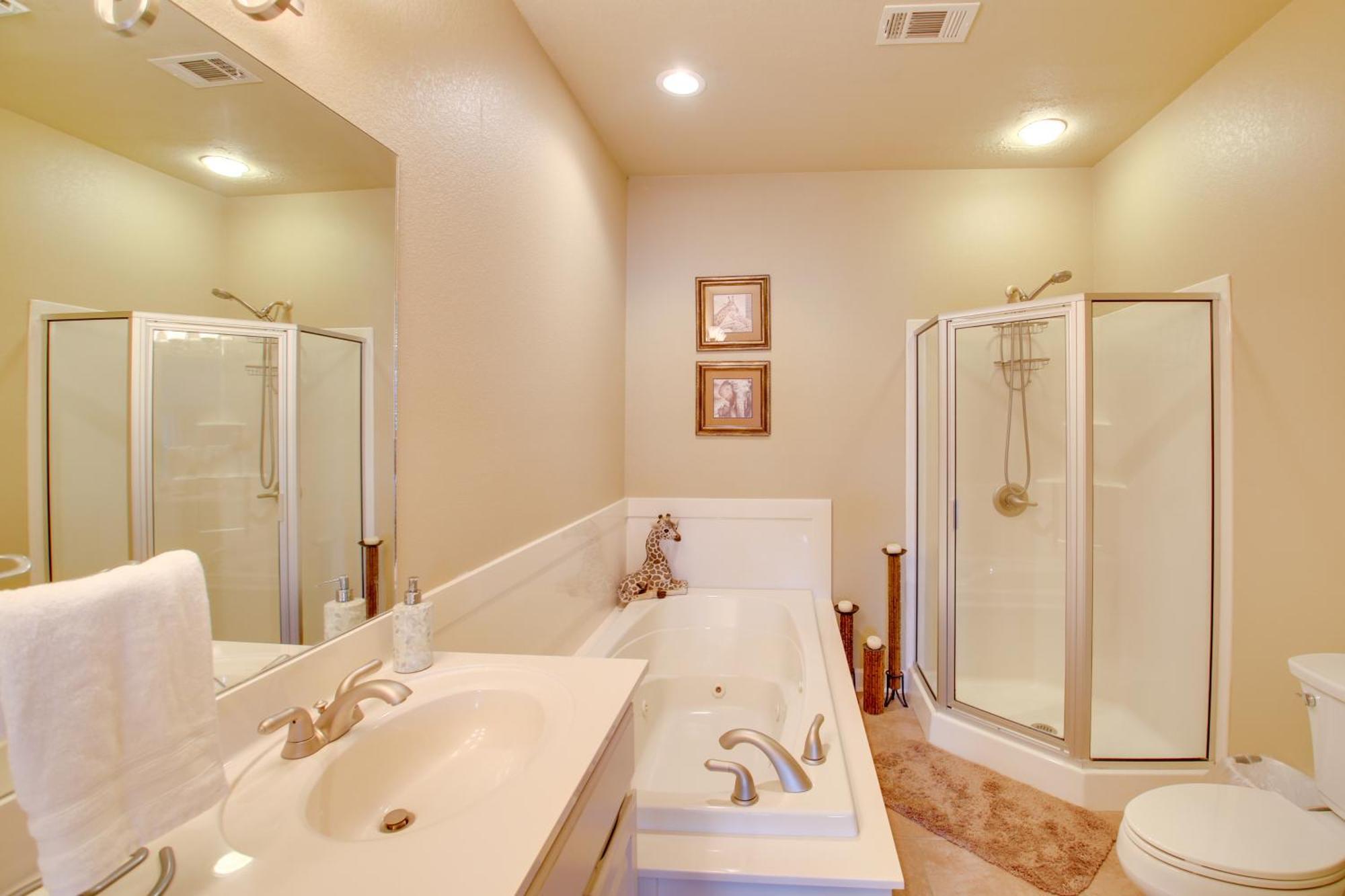 Apartment On Hamilton With Pool Access *