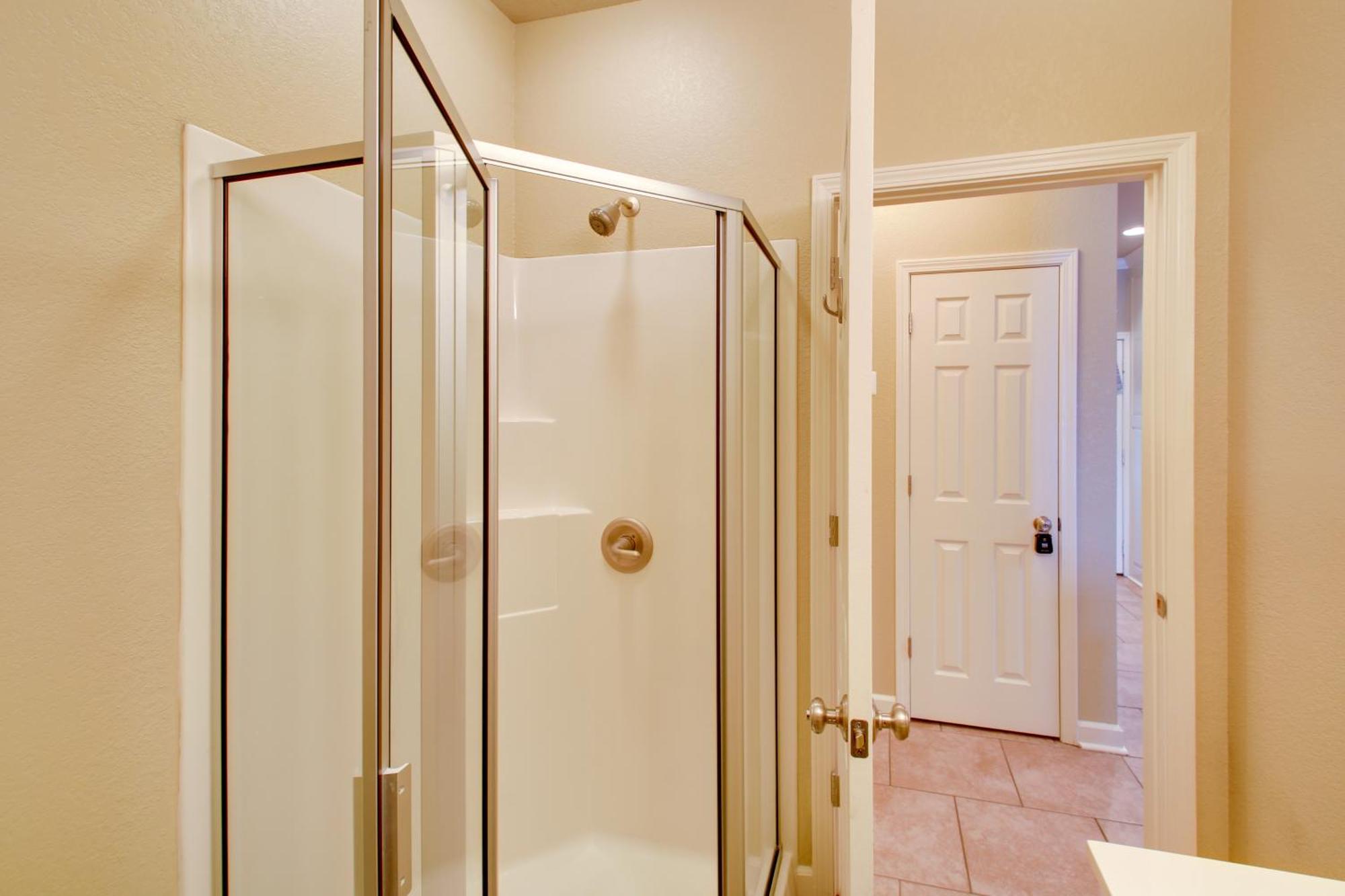 Apartment On Hamilton With Pool Access