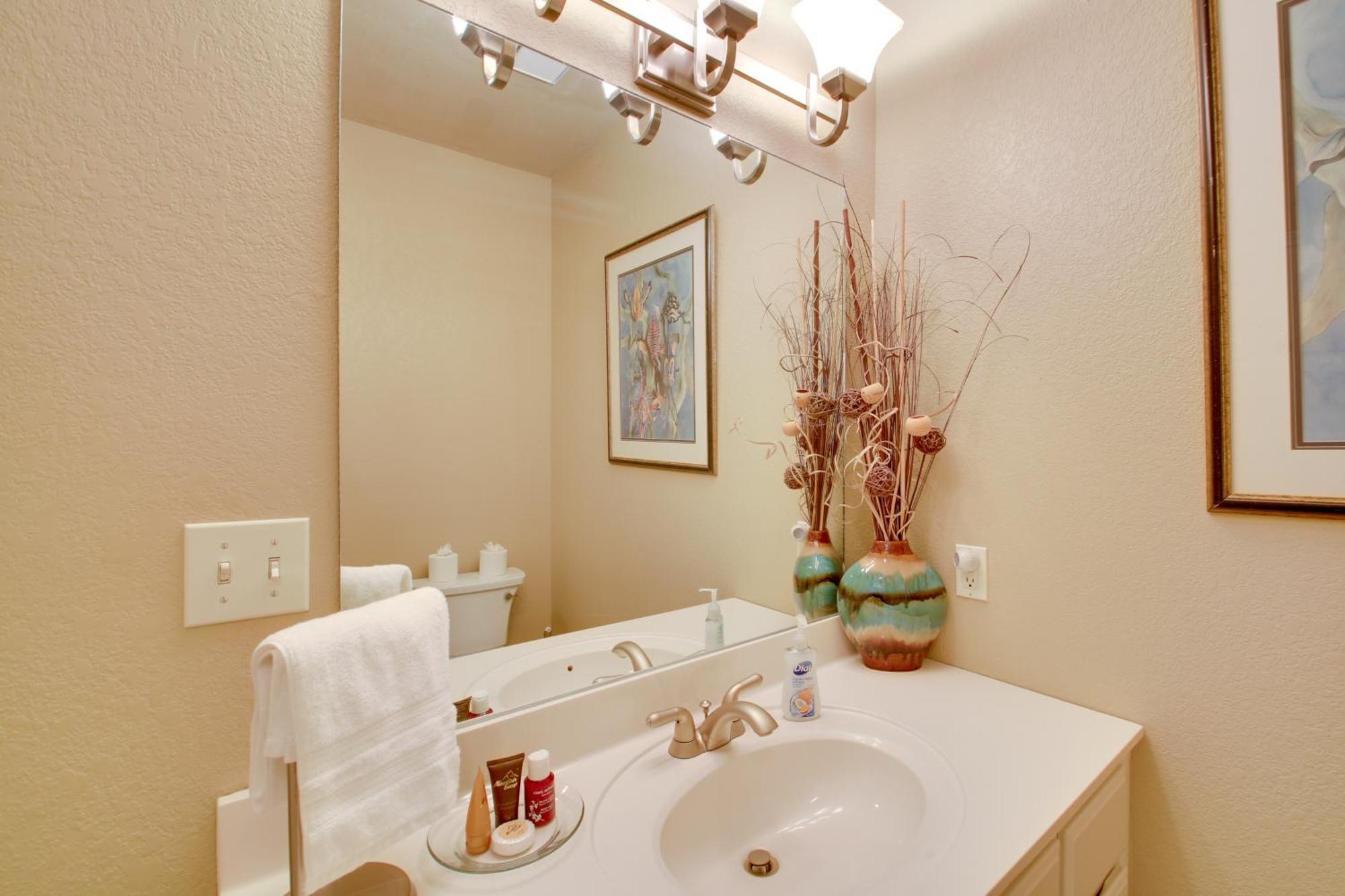 On Hamilton With Pool Access Apartment