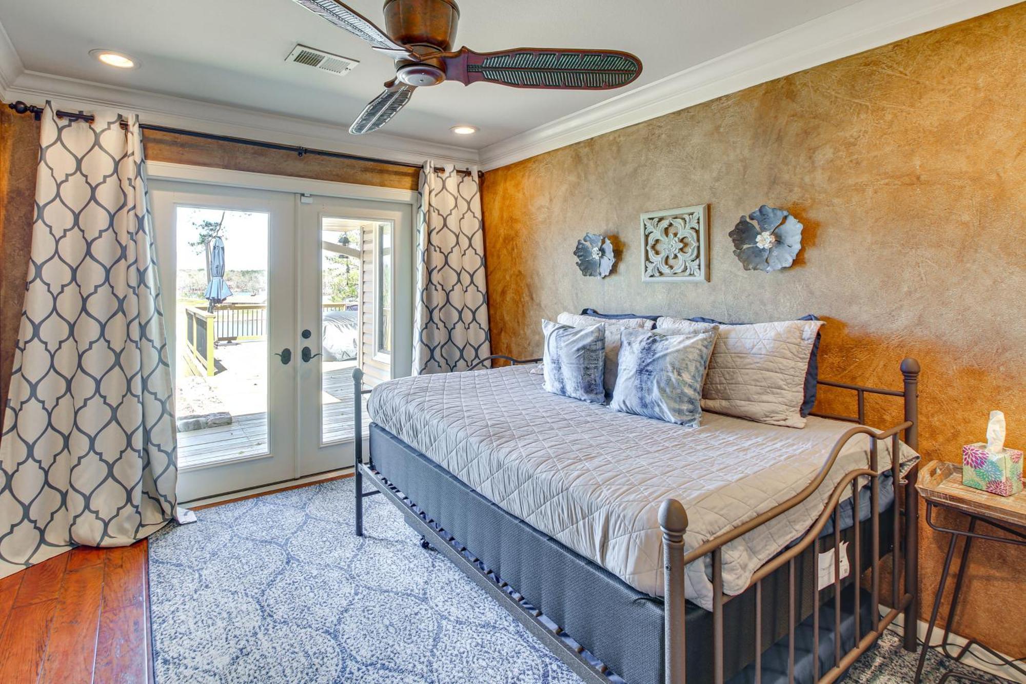 Luxury Oasis On With Private Dock! Hot Springs