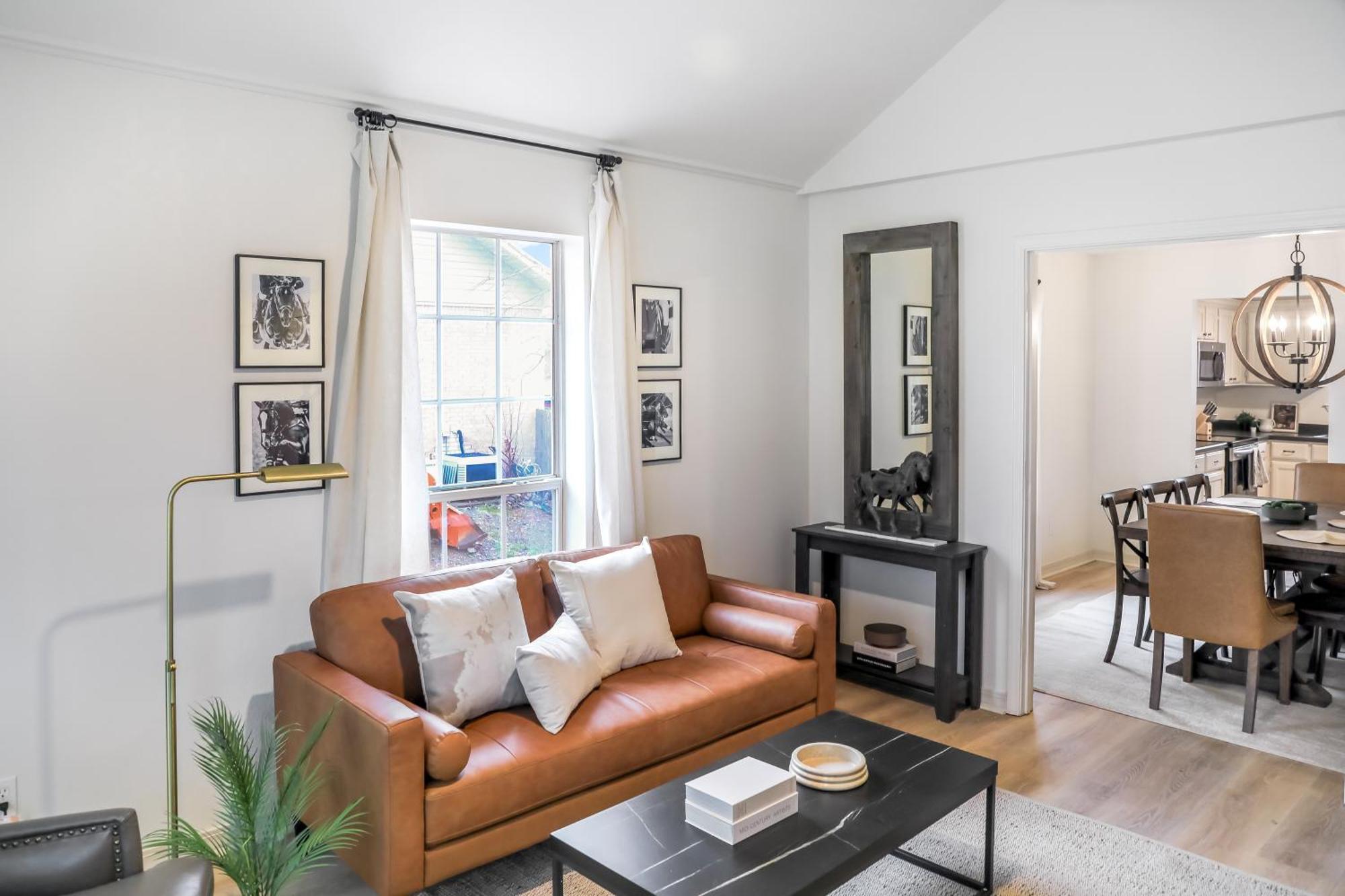 Hamilton Carriage House 5br; 3.5ba Sleeps 17! Holiday home