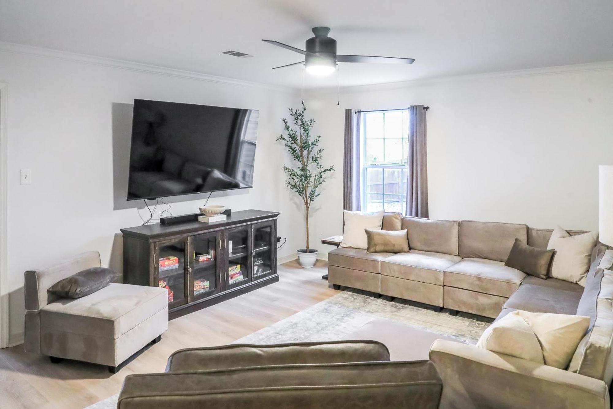 Hamilton Carriage House 5br; 3.5ba Sleeps 17!