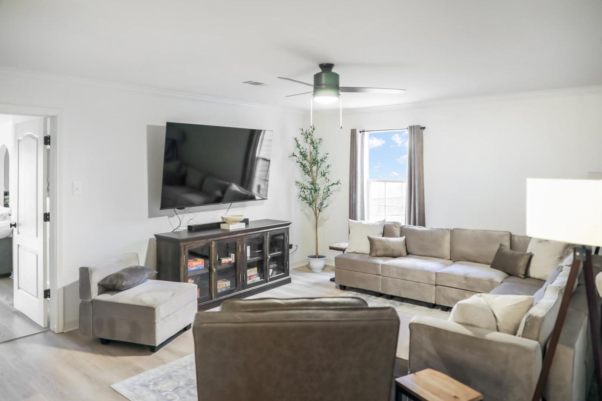 Hamilton Carriage House 5br; 3.5ba Sleeps 17!