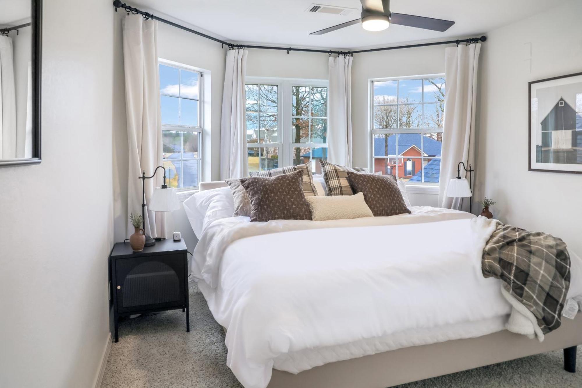 Hamilton Carriage House 5br; 3.5ba Sleeps 17!