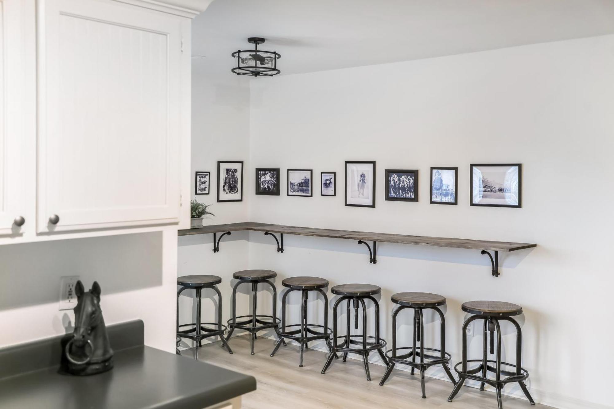 Hamilton Carriage House 5br; 3.5ba Sleeps 17! *