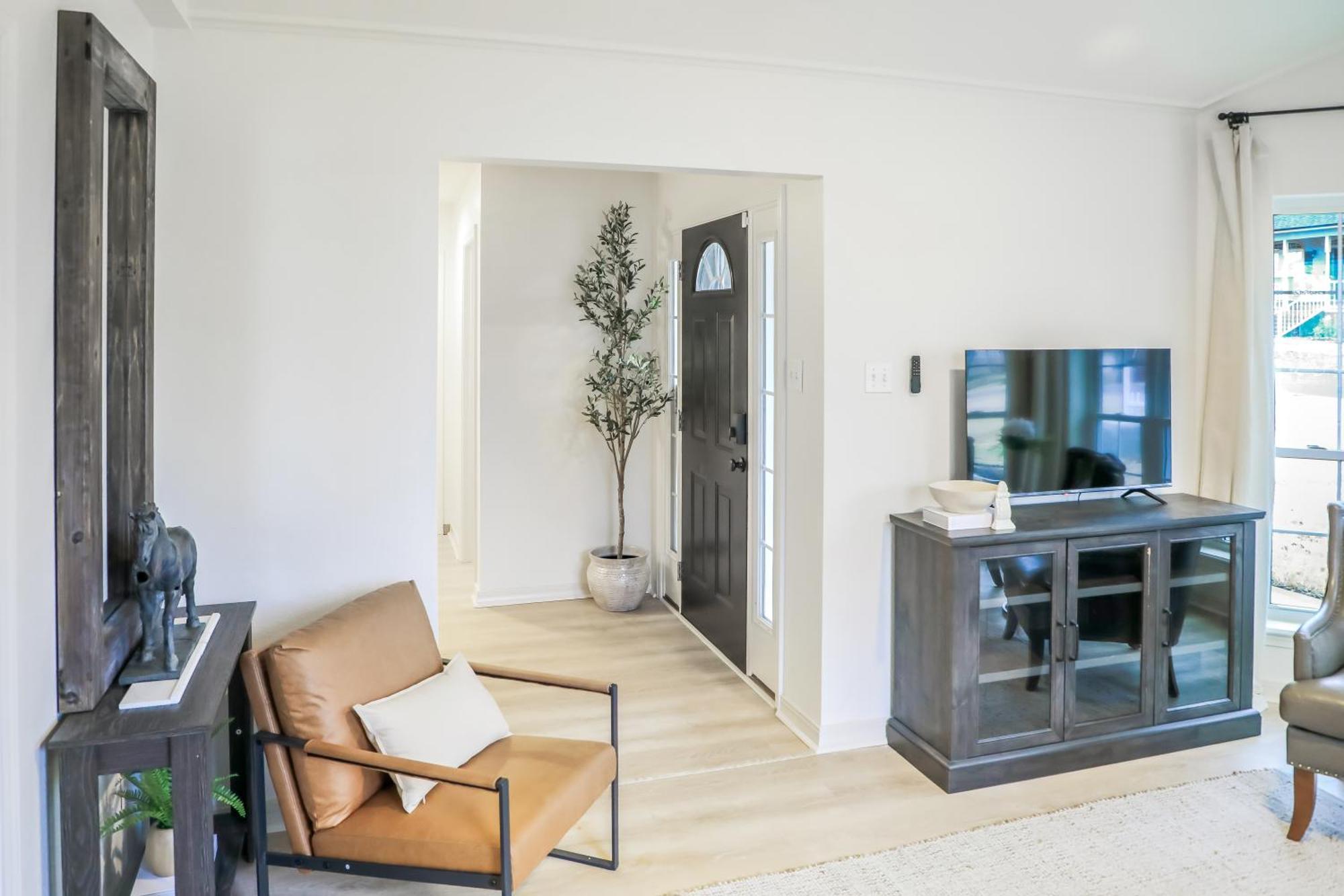 Hamilton Carriage House 5br; 3.5ba Sleeps 17! *