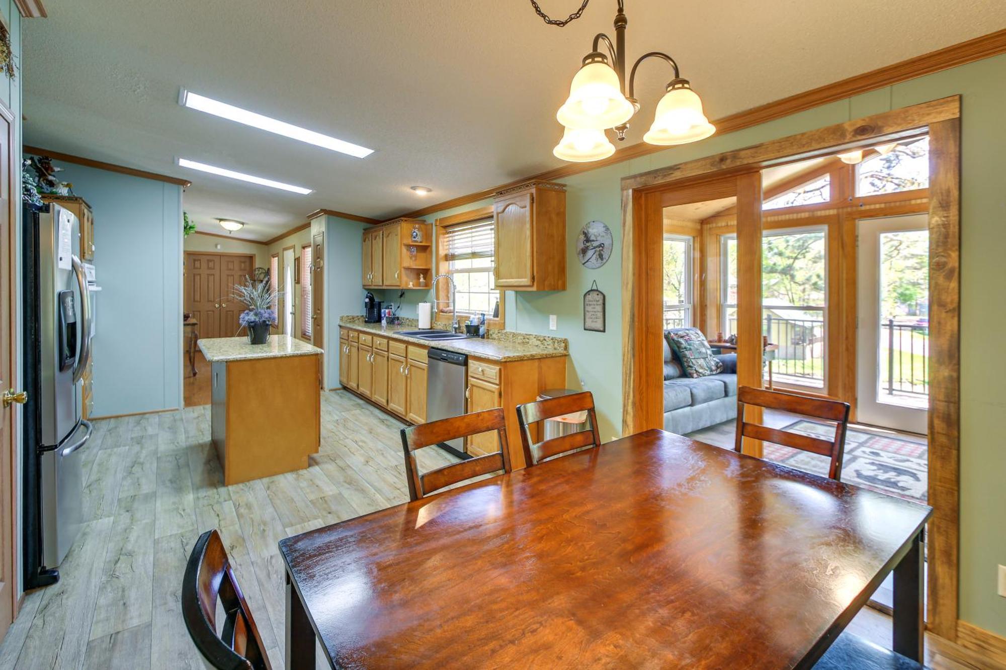 Lakefront Arkansas With Dock And Sunroom Holiday home Hot Springs