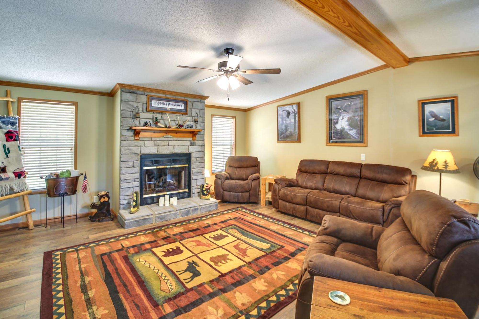 Lakefront Arkansas With Dock And Sunroom *