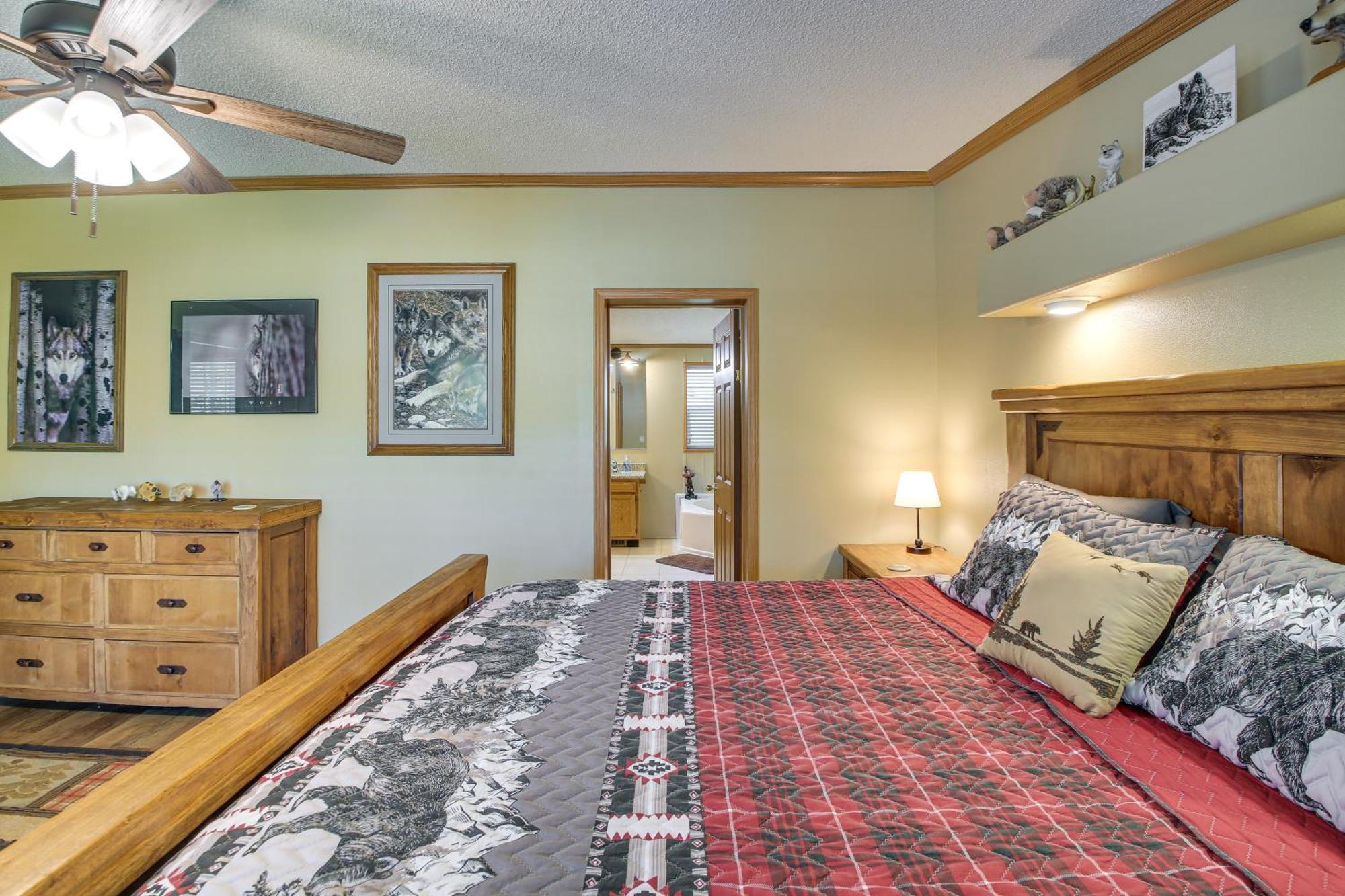 Lakefront Arkansas With Dock And Sunroom Holiday home *