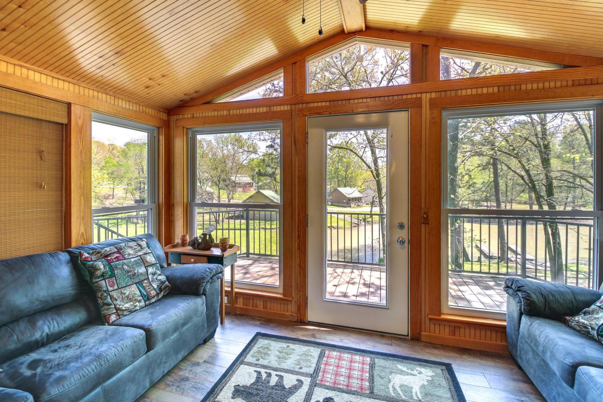 Lakefront Arkansas With Dock And Sunroom