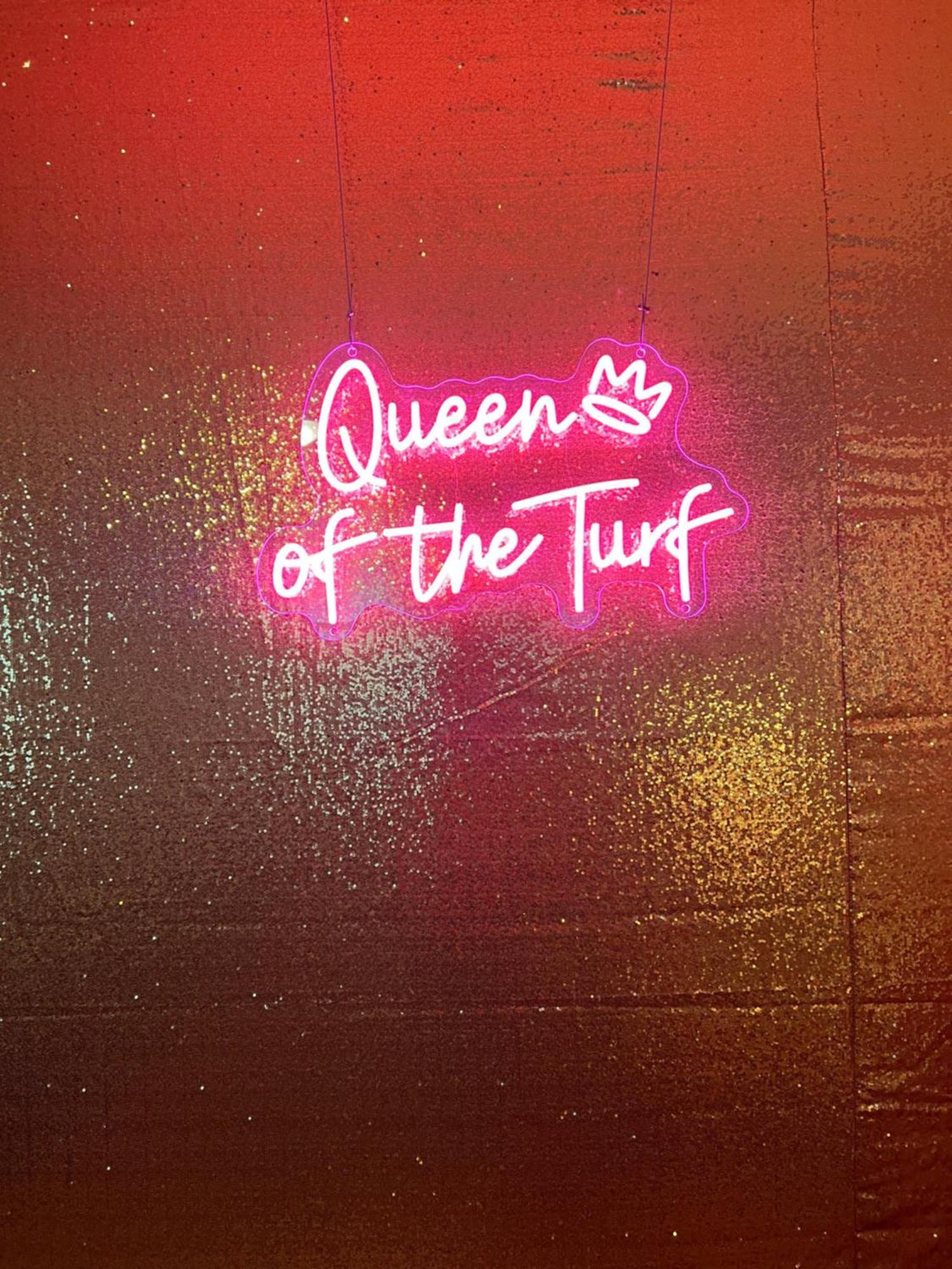 'queen Of The Turf' Walk To Oaklawn Racing And Gaming Hot Springs