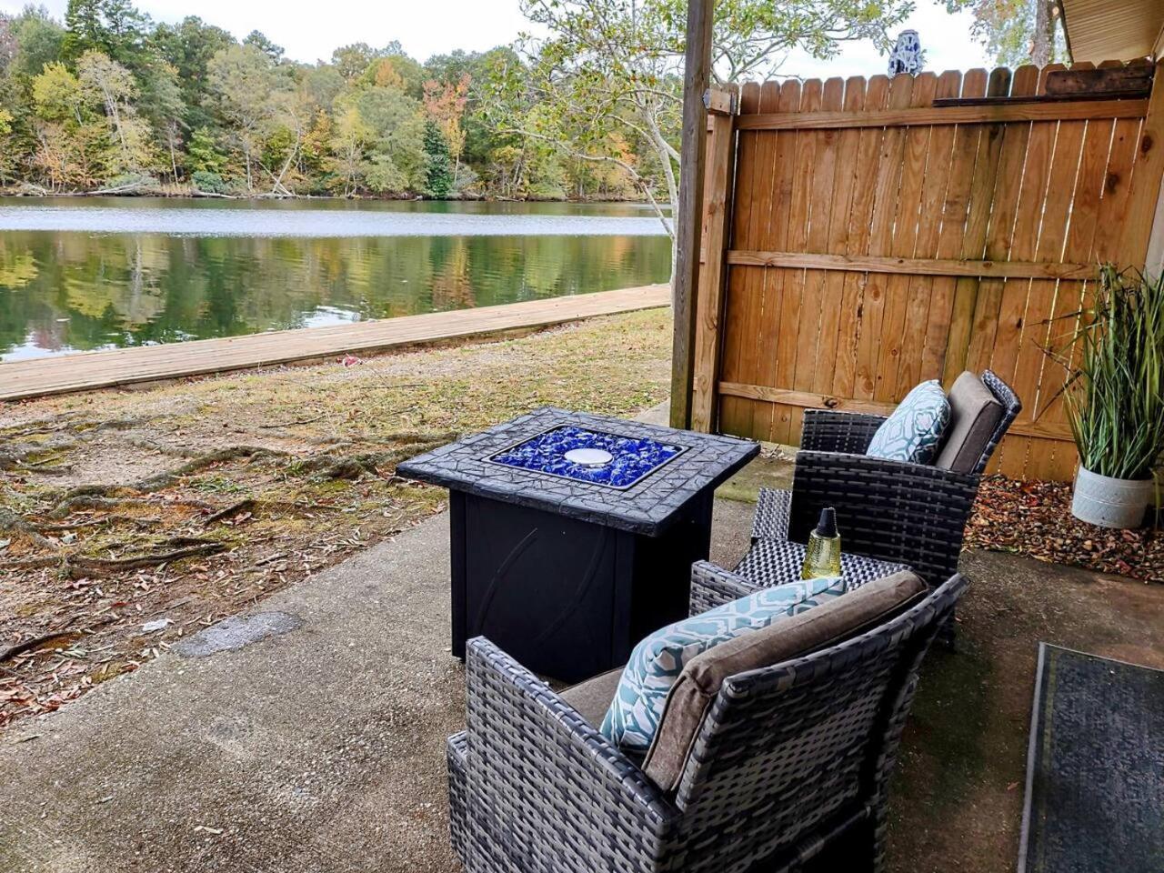Apartment Lakefront Oasis *