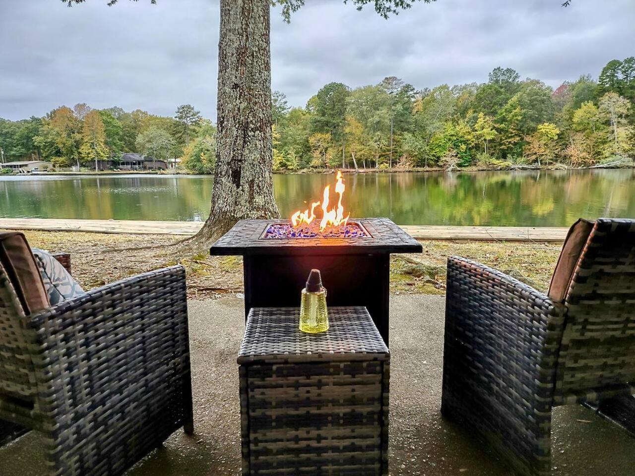 Lakefront Oasis Apartment Hot Springs