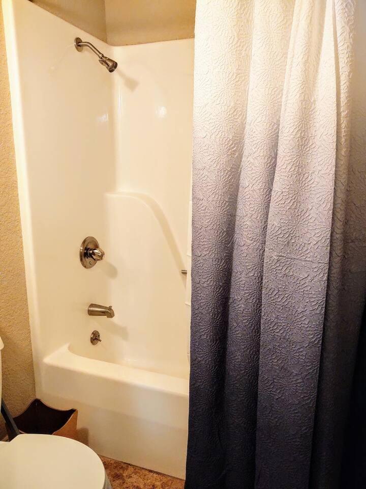 Apartment Lakefront Oasis *