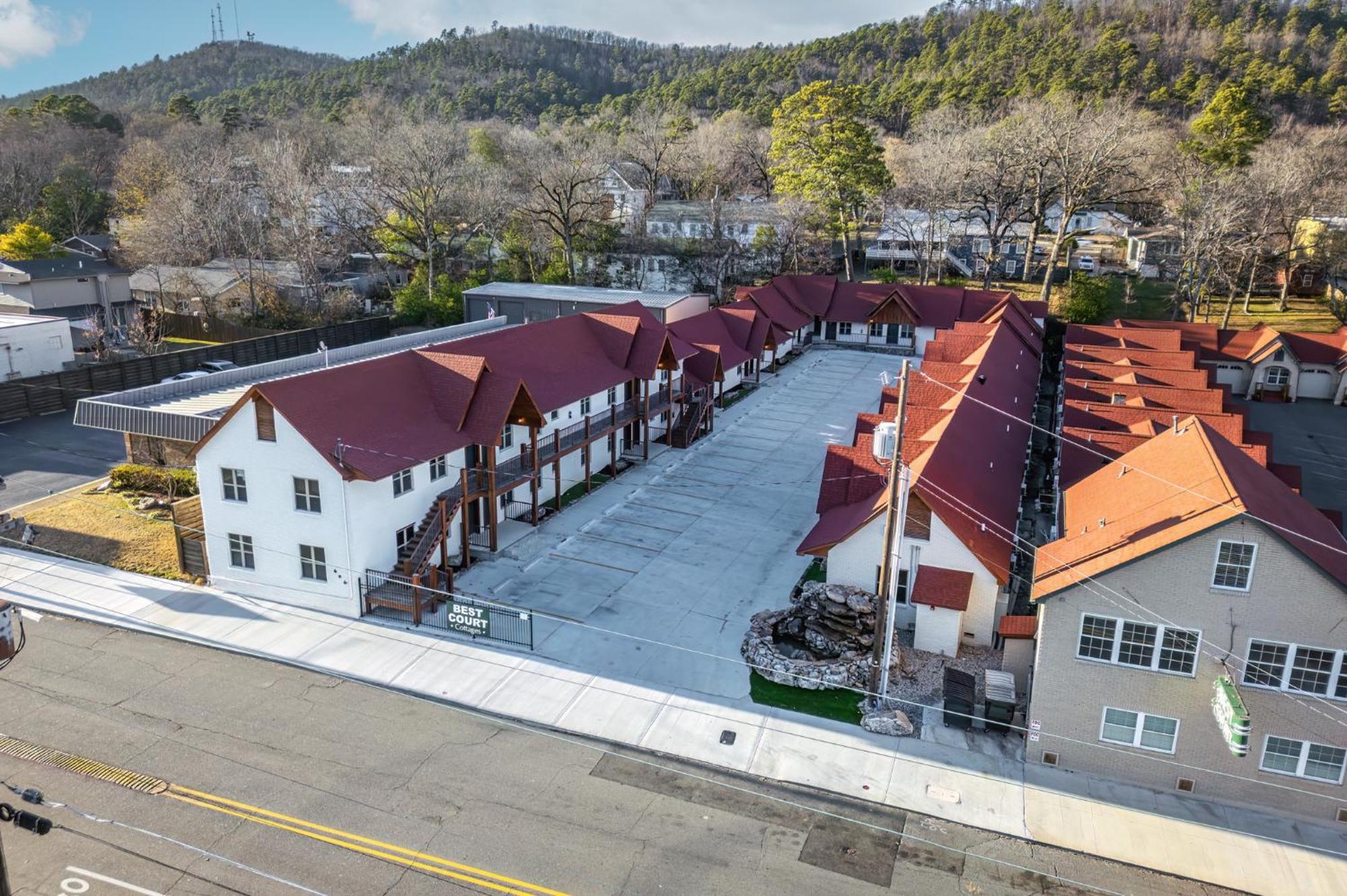 Inn Court Hot Springs