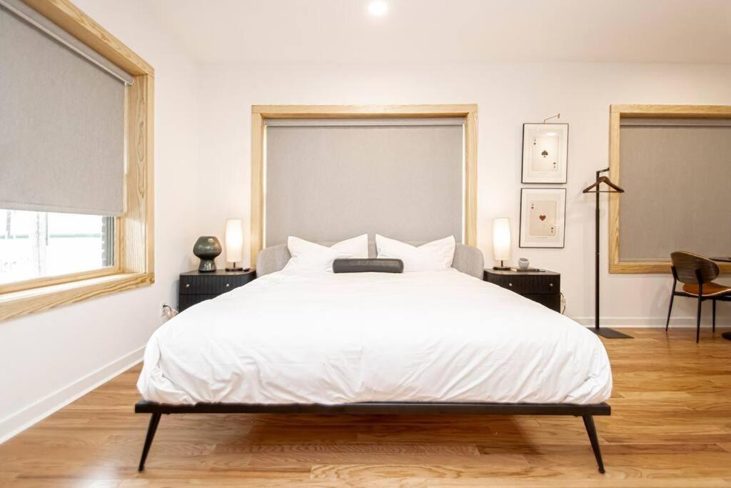 Apartment Steps To Bathhouses, Historic Studio, King Bed, # 101 *
