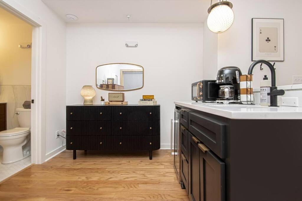 Steps To Bathhouses, Historic Studio, King Bed, # 101