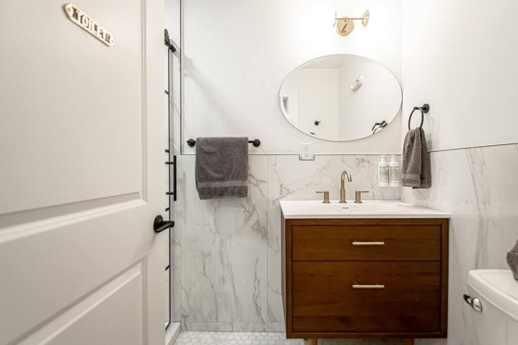 Steps To Bathhouses, Historic Studio, King Bed, # 101 Apartment