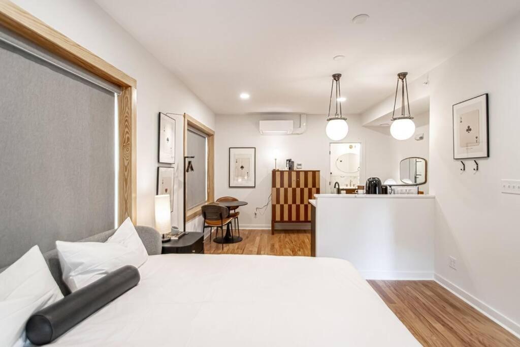 Steps To Bathhouses, Historic Studio, King Bed, # 101 *
