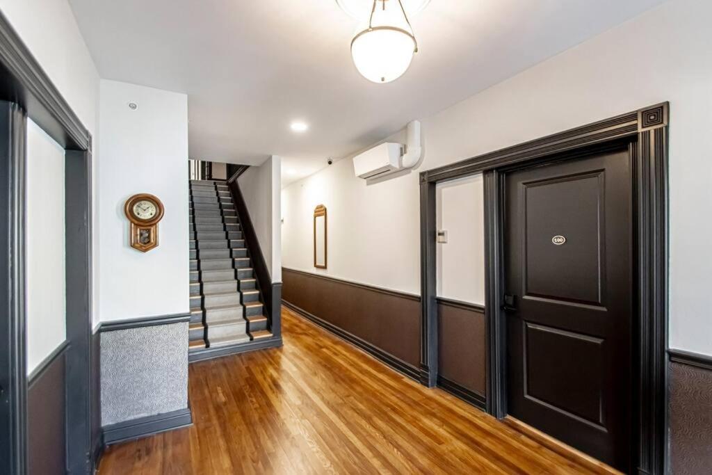 Steps To Bathhouses, Historic Studio, King Bed, # 101 Apartment