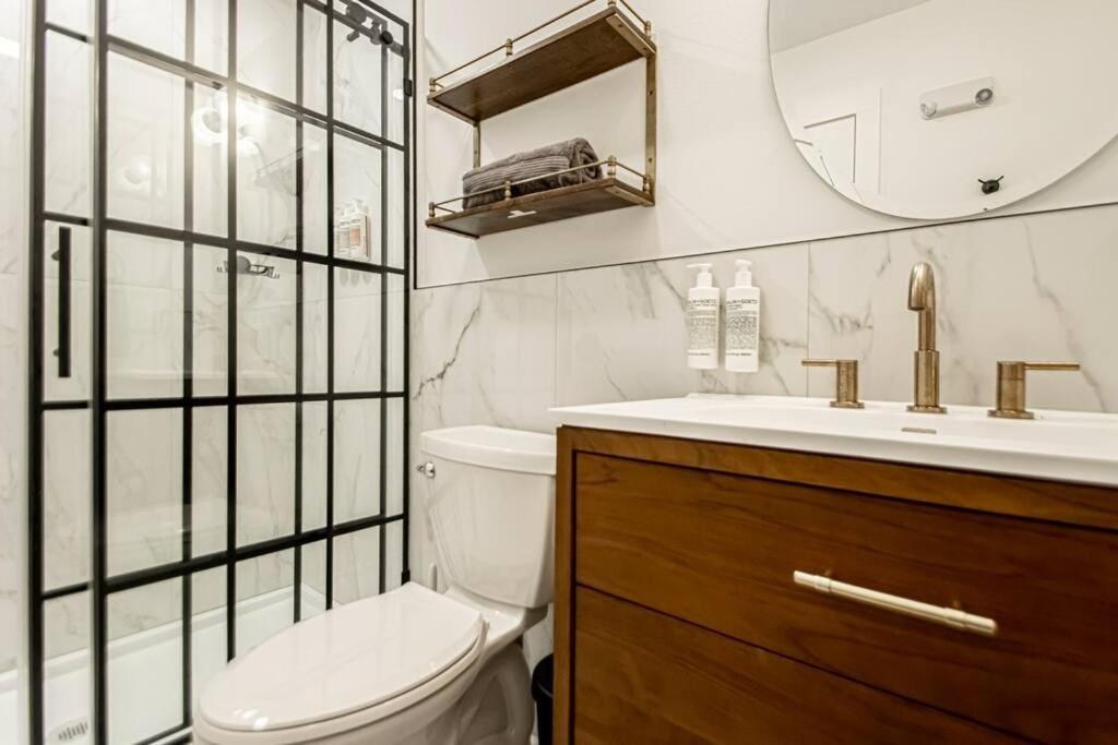 Steps To Bathhouses, Historic Downtown # 201 Apartment