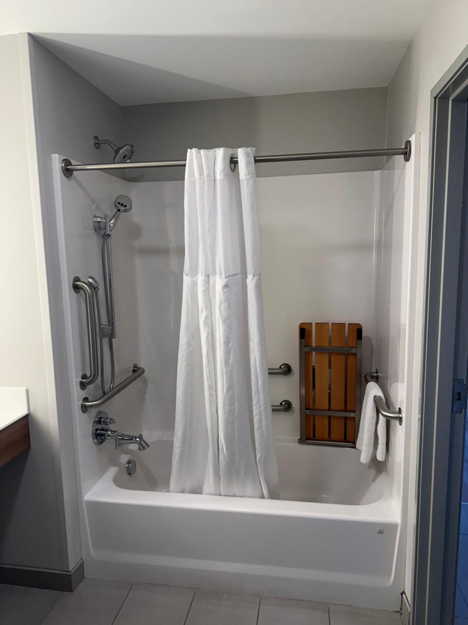 Microtel & By Wyndham Hotel 2*