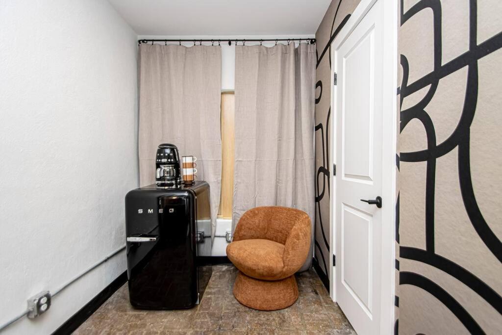 Walk To Bathhouses, Restaurants, Heart Of Downtown, # 303 * Hot Springs