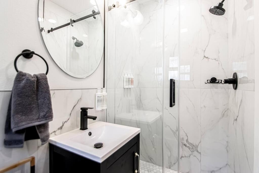 Walk To Bathhouses, Restaurants, Heart Of Downtown, # 303 *