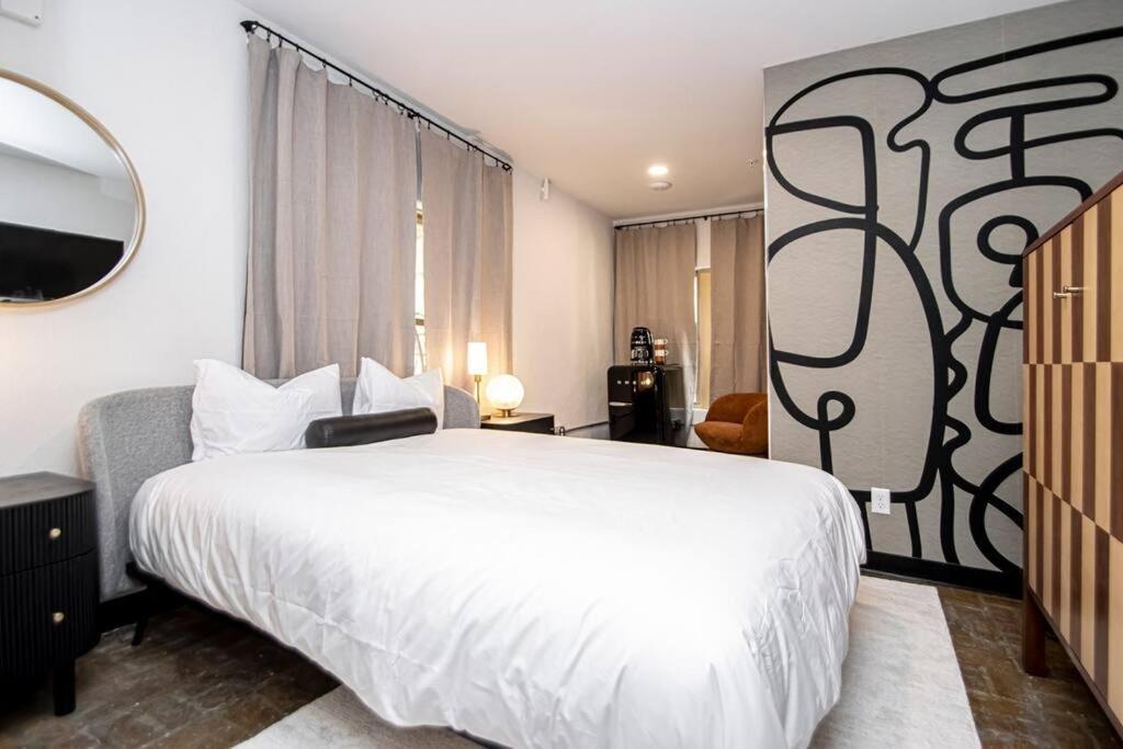 Apartment Walk To Bathhouses, Restaurants, Heart Of Downtown, # 303 Hot Springs