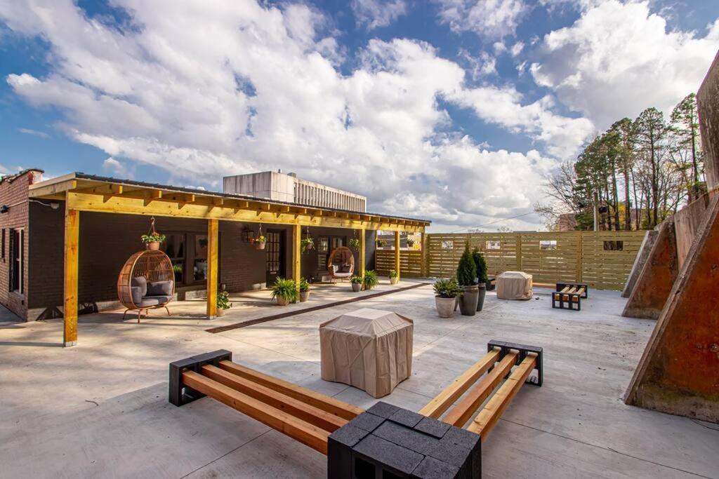Walk To Bathhouses, Restaurants, Heart Of Downtown, # 303 Hot Springs