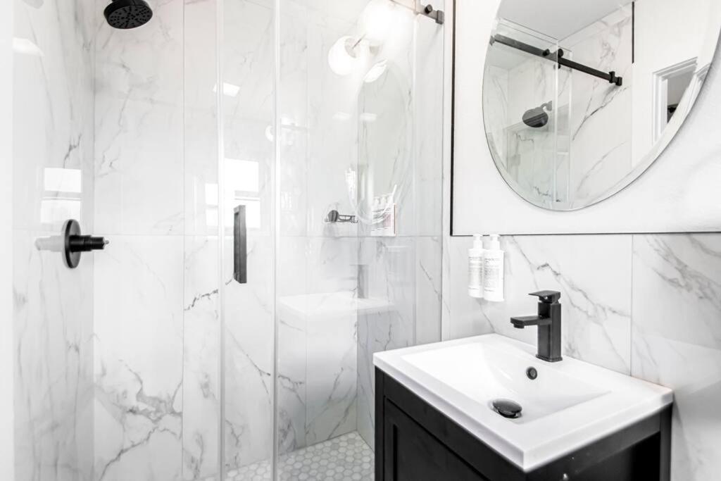 Walk To Bathhouses, Historic Dtwn Building, # 302 Apartment *