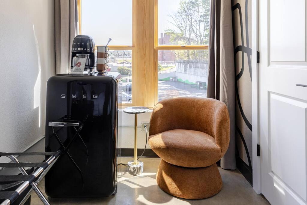 Walk To Bathhouses, Historic Dtwn Building, # 302 Apartment