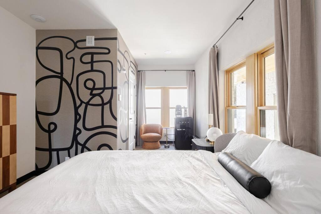 Walk To Bathhouses, Historic Dtwn Building, # 302 Apartment *