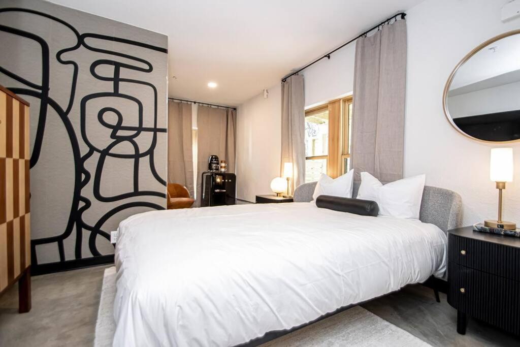Walk To Bathhouses, Historic Dtwn Building, # 302 Apartment *