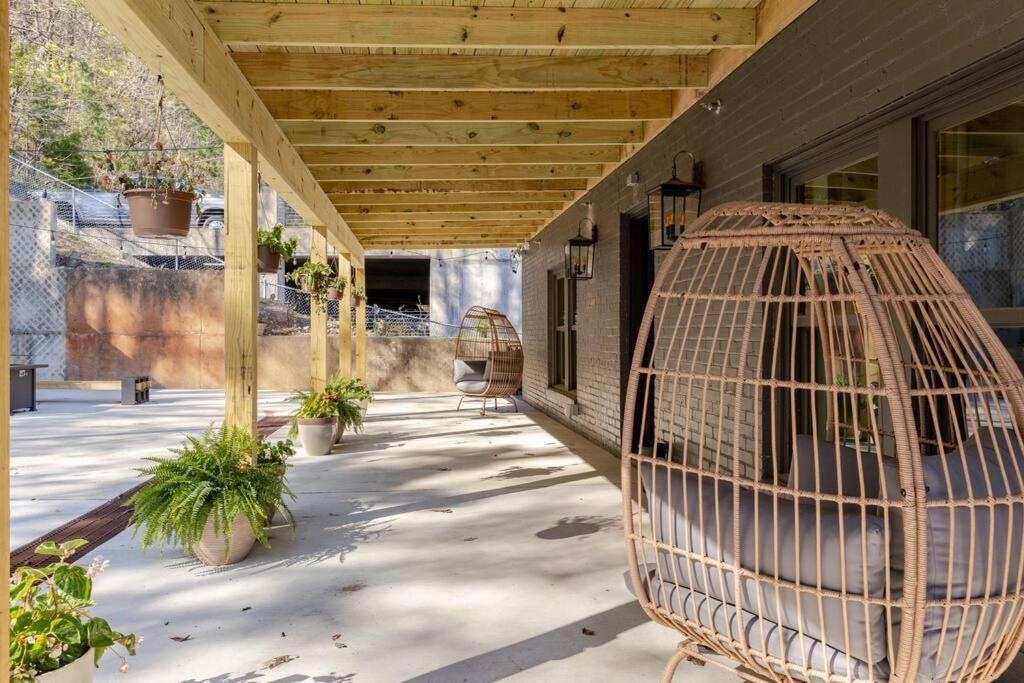 Apartment Walk To Bathhouses, Historic Dtwn Building, # 302 *