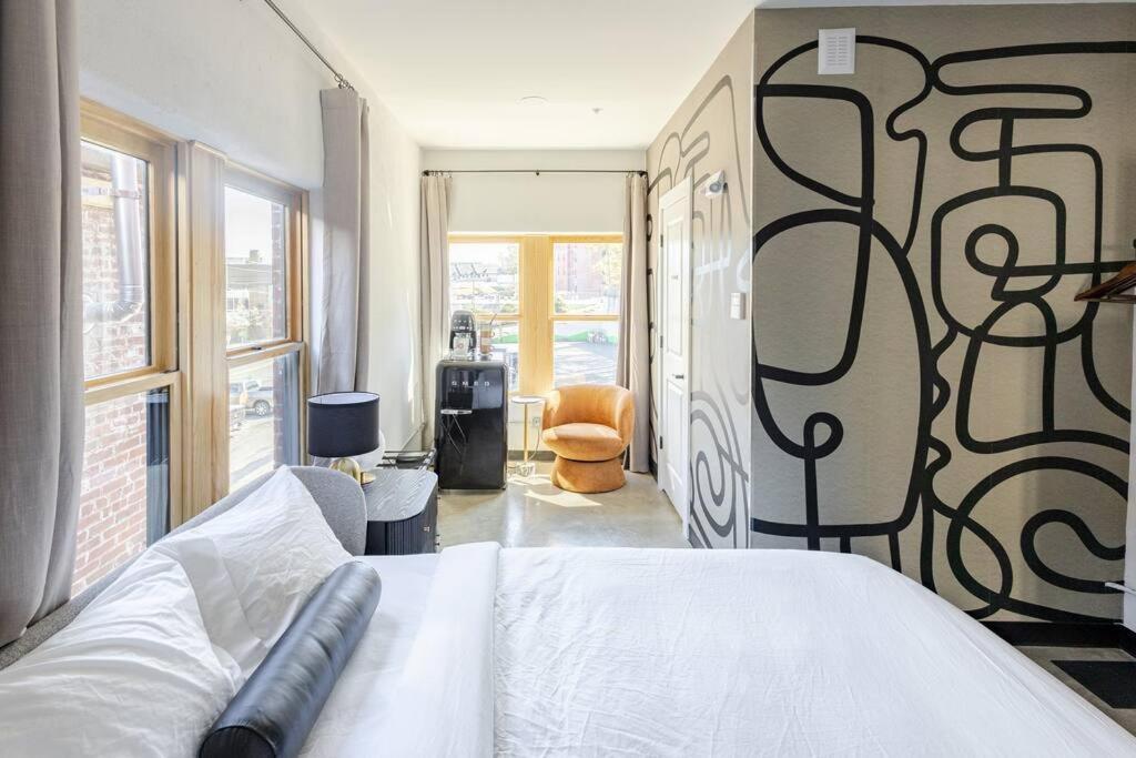 Walk To Bathhouses, Historic Dtwn Building, # 302 Apartment *